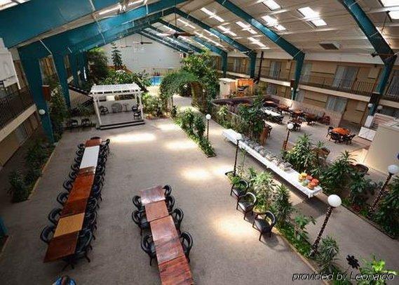 Rodeway Inn Cow Palace Lamar Интериор снимка