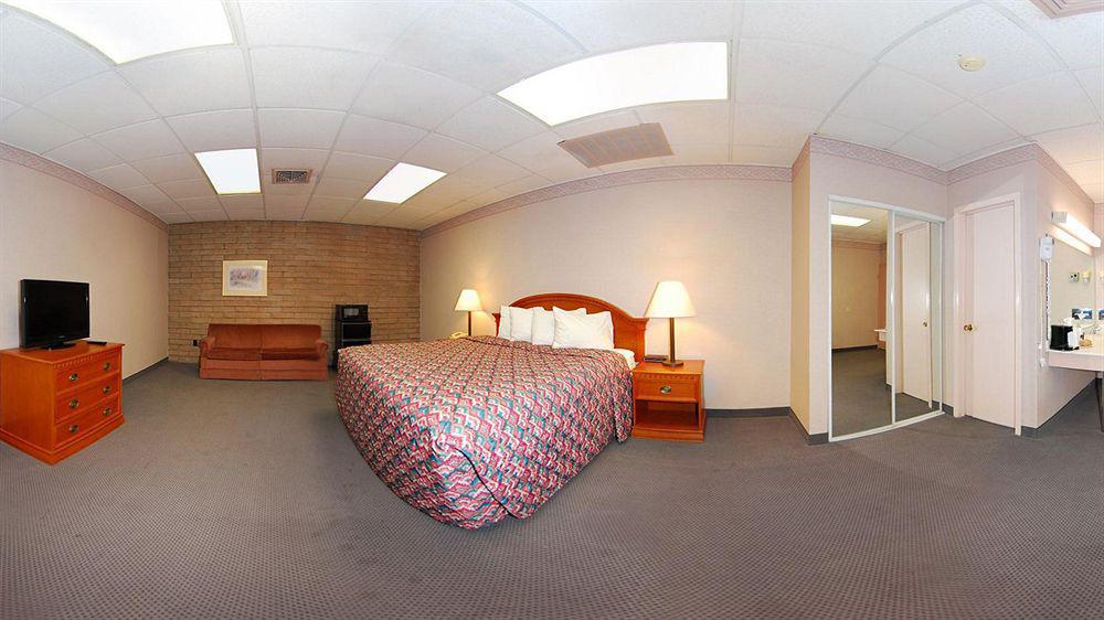 Rodeway Inn Cow Palace Lamar Екстериор снимка
